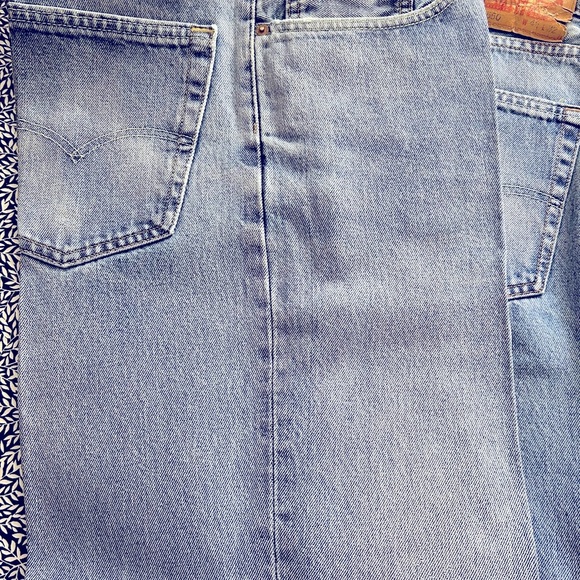 5 prs. men’s Levi’s - Picture 3 of 6